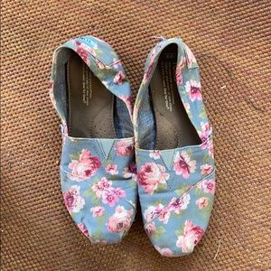 Flower Patterned Toms